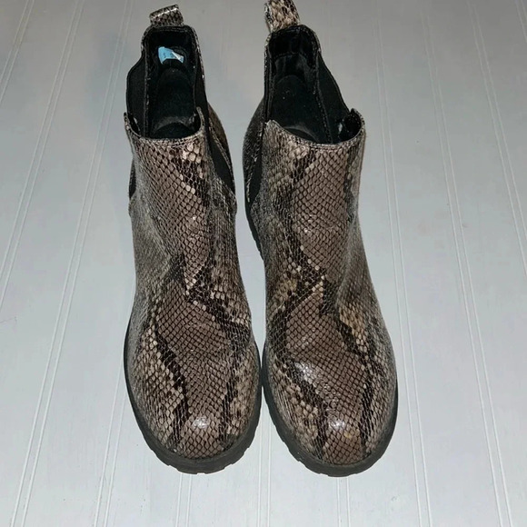 Dirty Laundry Snakeskin Booties 8 - Picture 1 of 5